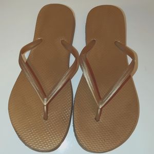 Old Navy thong flip flop